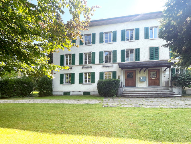 Vorfahrt der Villa
